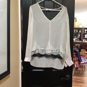 ROBERT RODRIGUEZ CHIFFON V NECK BLOUSE. SIZE SMALL good condition.